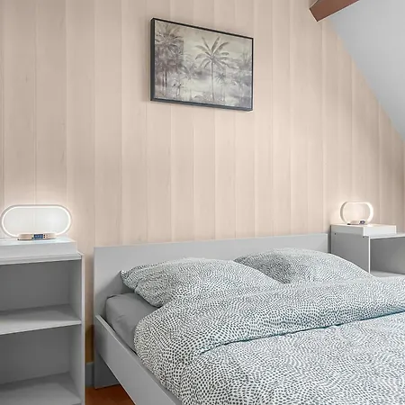 Pied-a-terre A *